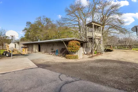 Exterior - 19909 E Comstock Rd, Linden, CA 95236 photo 11 of 14