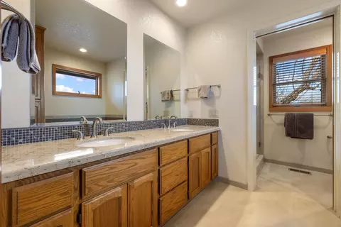 Bath - 19909 E Comstock Rd, Linden, CA 95236 photo 3 of 5