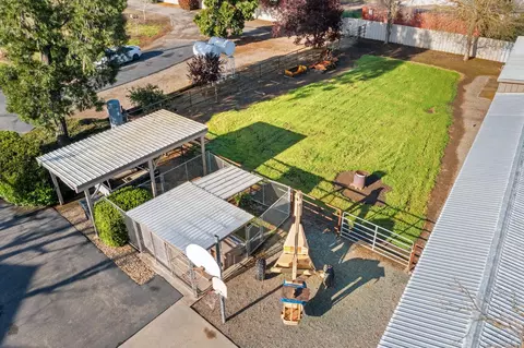 Exterior - 19909 E Comstock Rd, Linden, CA 95236 photo 13 of 14