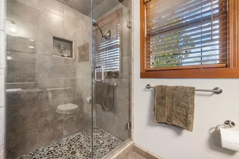 Bath - 19909 E Comstock Rd, Linden, CA 95236 photo 2 of 5