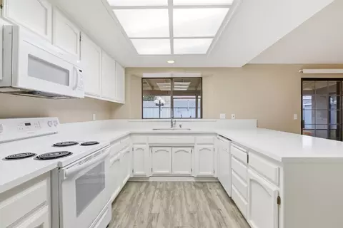 Kitchen - 2613 Mill Oak Dr, Modesto, CA 95355 photo 3 of 4