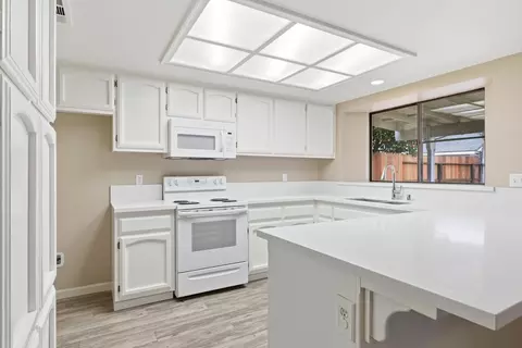 Kitchen - 2613 Mill Oak Dr, Modesto, CA 95355 photo 2 of 4