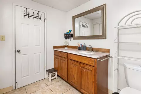 Bath - 2344 Regal Rd, Modesto, CA 95358 photo 2 of 2