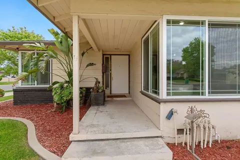 1006 W Benjamin Holt Dr, Stockton, CA 95207