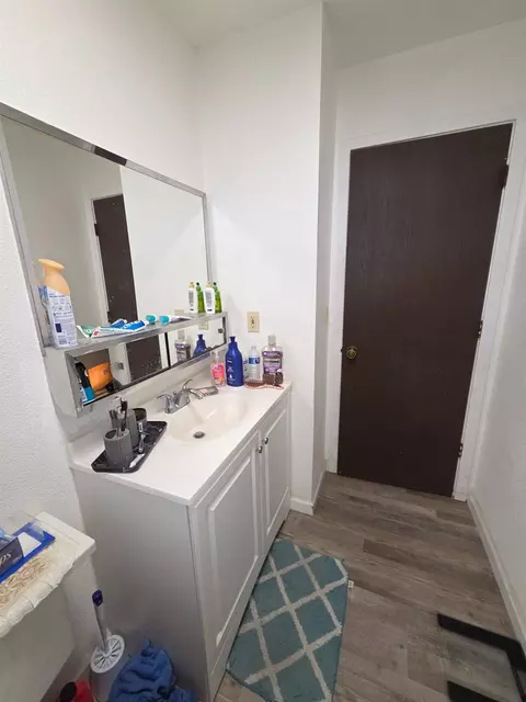 Bath - 573 North St, Corning, CA 96021 photo 4 of 4