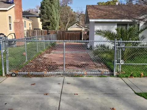 319 W 22nd St, Merced, CA 95340 photo 2