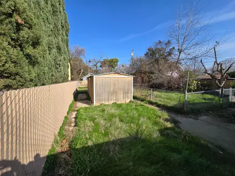 319 W 22nd St, Merced, CA 95340 photo 3