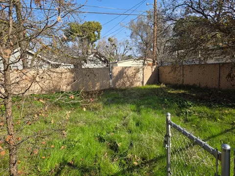 319 W 22nd St, Merced, CA 95340 photo 4