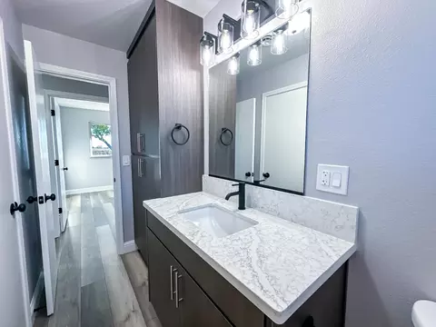Bath - 4804 Powerline Rd, Olivehurst, CA 95961 photo 6 of 7