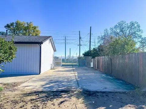 Exterior - 4804 Powerline Rd, Olivehurst, CA 95961 photo 18 of 23