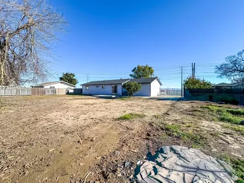 Exterior - 4804 Powerline Rd, Olivehurst, CA 95961 photo 17 of 23