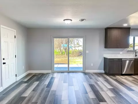 Living - 4804 Powerline Rd, Olivehurst, CA 95961 photo 6 of 8