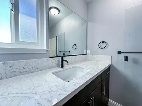 Bath - 4804 Powerline Rd, Olivehurst, CA 95961 photo 1 of 7
