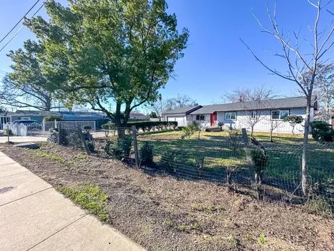 Exterior - 4804 Powerline Rd, Olivehurst, CA 95961 photo 5 of 23