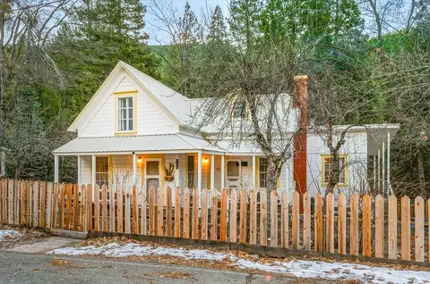 20 Lake St, Sierra City, CA 96125