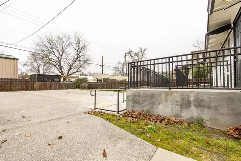 737 E Main St, Turlock, CA 95380 photo 5