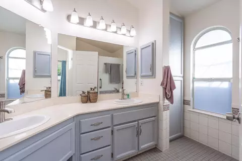 Bath - 8322 Rambleton Way, Antelope, CA 95843 photo 1 of 3
