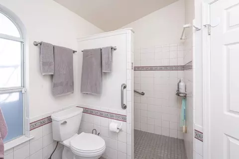 Bath - 8322 Rambleton Way, Antelope, CA 95843 photo 2 of 3