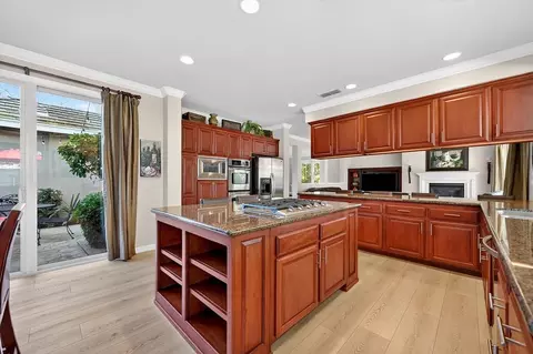 Kitchen - 2090 Roy Ranch Way, Plumas Lake, CA 95961 photo 5 of 8