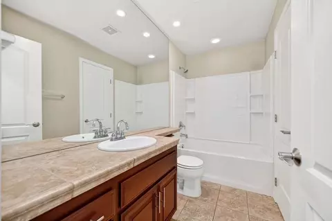 Bath - 2090 Roy Ranch Way, Plumas Lake, CA 95961 photo 1 of 2