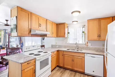 Kitchen - 1651 3rd Ave, Olivehurst, CA 95961 photo 10 of 11
