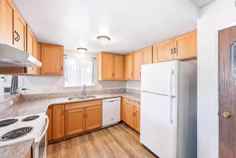 Kitchen - 1651 3rd Ave, Olivehurst, CA 95961 photo 9 of 11
