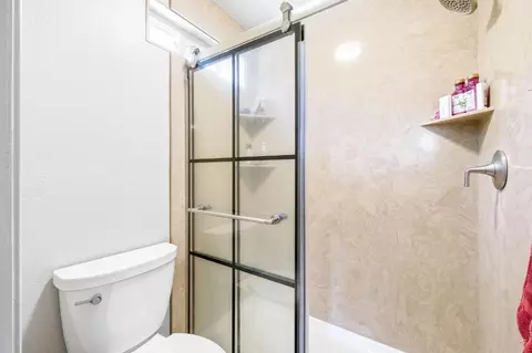 Bath - 1651 3rd Ave, Olivehurst, CA 95961 photo 3 of 5