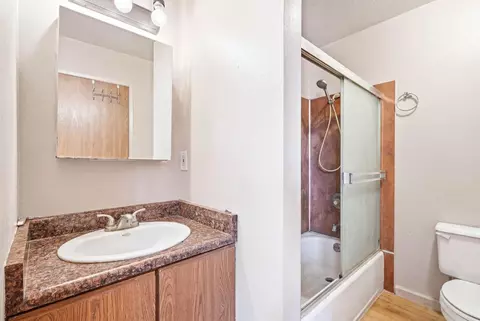 Bath - 1651 3rd Ave, Olivehurst, CA 95961 photo 5 of 5
