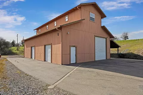 298 Oak Hollow Ln, Valley Springs, CA 95252