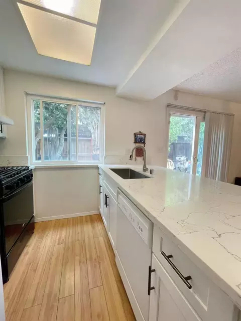 Kitchen - 4016 Knoll Top Ct, Carmichael, CA 95608 photo 4 of 4