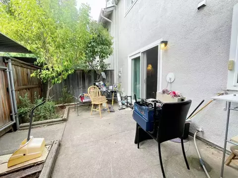 Exterior - 4016 Knoll Top Ct, Carmichael, CA 95608 photo 4 of 14