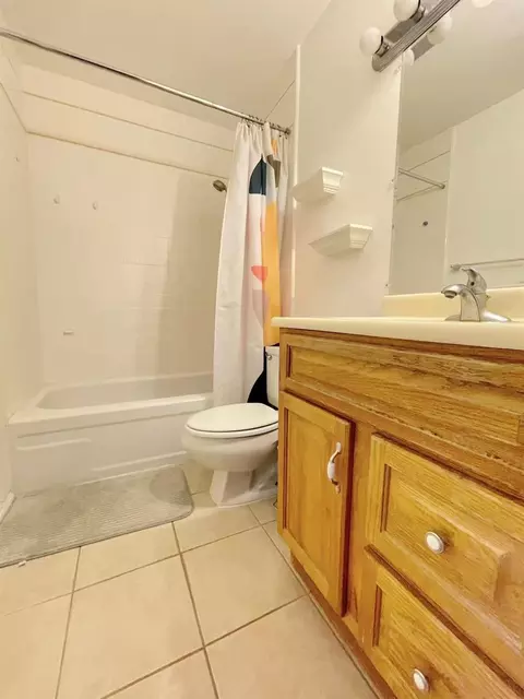 Bath - 4016 Knoll Top Ct, Carmichael, CA 95608 photo 3 of 3
