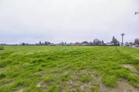 1692 S Beverly St, Porterville, CA 93257
