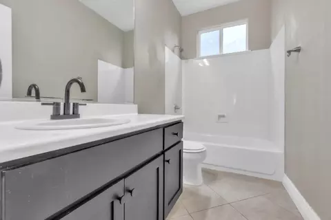 Bath - 3329 Vancouver Dr, Modesto, CA 95355 photo 5 of 6