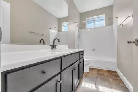 Bath - 3329 Vancouver Dr, Modesto, CA 95355 photo 4 of 6