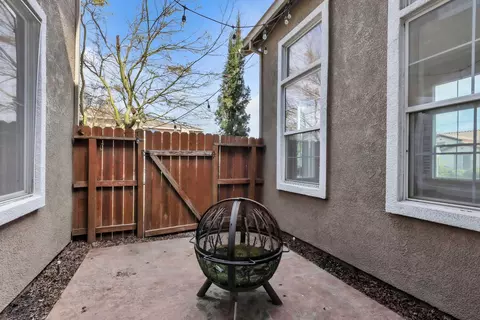 Exterior - 3329 Vancouver Dr, Modesto, CA 95355 photo 4 of 7