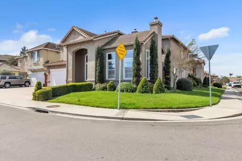 Exterior - 3329 Vancouver Dr, Modesto, CA 95355 photo 2 of 7