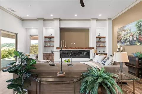 Living - 467 Knolls Dr #161, Copperopolis, CA 95228 photo 2 of 5