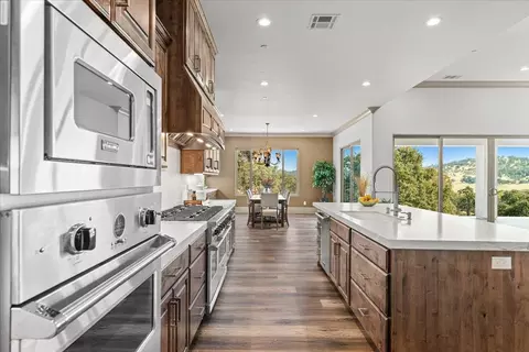 Kitchen - 467 Knolls Dr #161, Copperopolis, CA 95228 photo 8 of 8