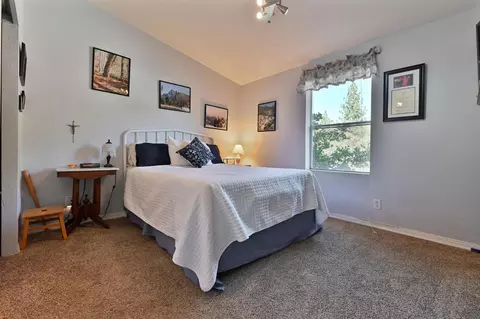 Bedroom - 3770 Sheep Ranch Rd, Murphys, CA 95247 photo 4 of 7