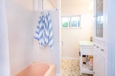Bath - 524 Williams St, Murphys, CA 95247 photo 2 of 5