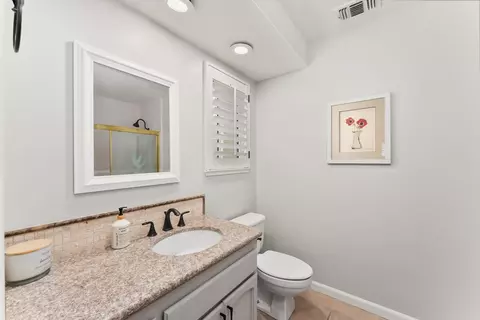 Bath - 2230 Hillcrest Way, Carmichael, CA 95608 photo 4 of 9