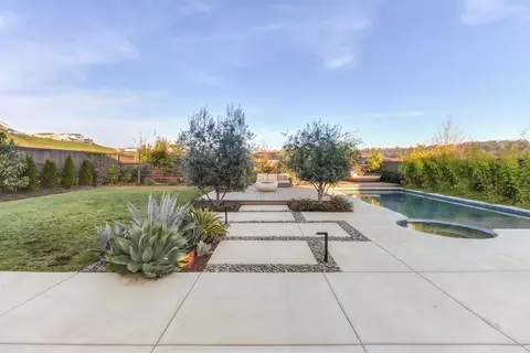 Exterior - 810 Fallen Log Ct, Rocklin, CA 95765 photo 17 of 26