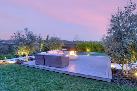 Exterior - 810 Fallen Log Ct, Rocklin, CA 95765 photo 7 of 26