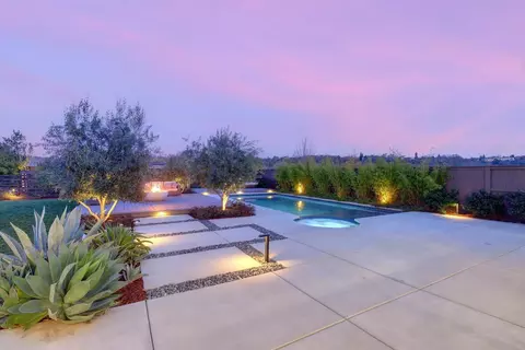 Exterior - 810 Fallen Log Ct, Rocklin, CA 95765 photo 6 of 26