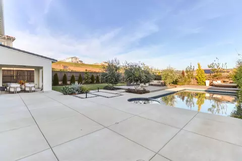 Exterior - 810 Fallen Log Ct, Rocklin, CA 95765 photo 18 of 26