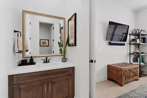 Bath - 810 Fallen Log Ct, Rocklin, CA 95765 photo 1 of 7