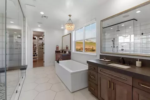 Bath - 810 Fallen Log Ct, Rocklin, CA 95765 photo 2 of 7