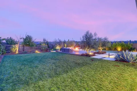 Exterior - 810 Fallen Log Ct, Rocklin, CA 95765 photo 9 of 26