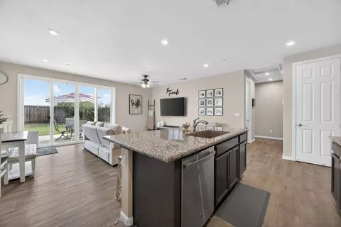 Entry Way - 4143 Citation Dr, Olivehurst, CA 95961 photo 6 of 8